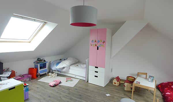 Maison de ville en bois. Vastes chambres d’enfants. FranceMaisons.idf