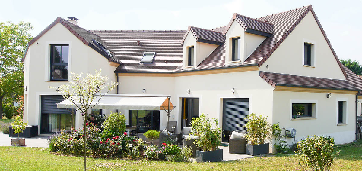 Construction style Île-de-France contemporain. Terrain, terrasse