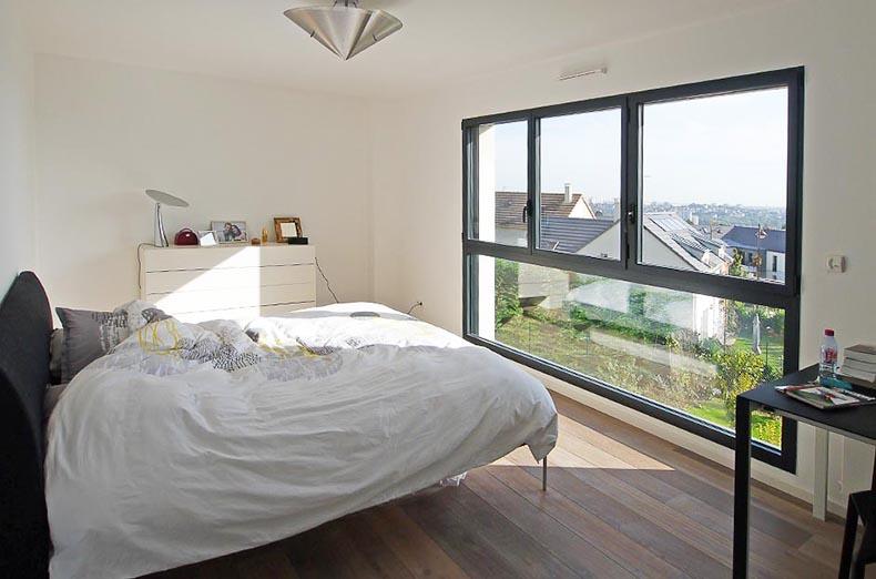 France-Maisons-idf. Maison moderne. Verrières-le-Buisson. Chambre parentale