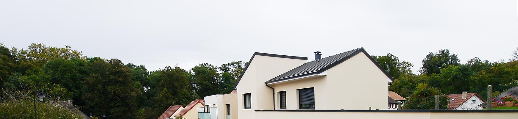 Maison moderne originale à l'orée des bois. FranceMaisons-idf